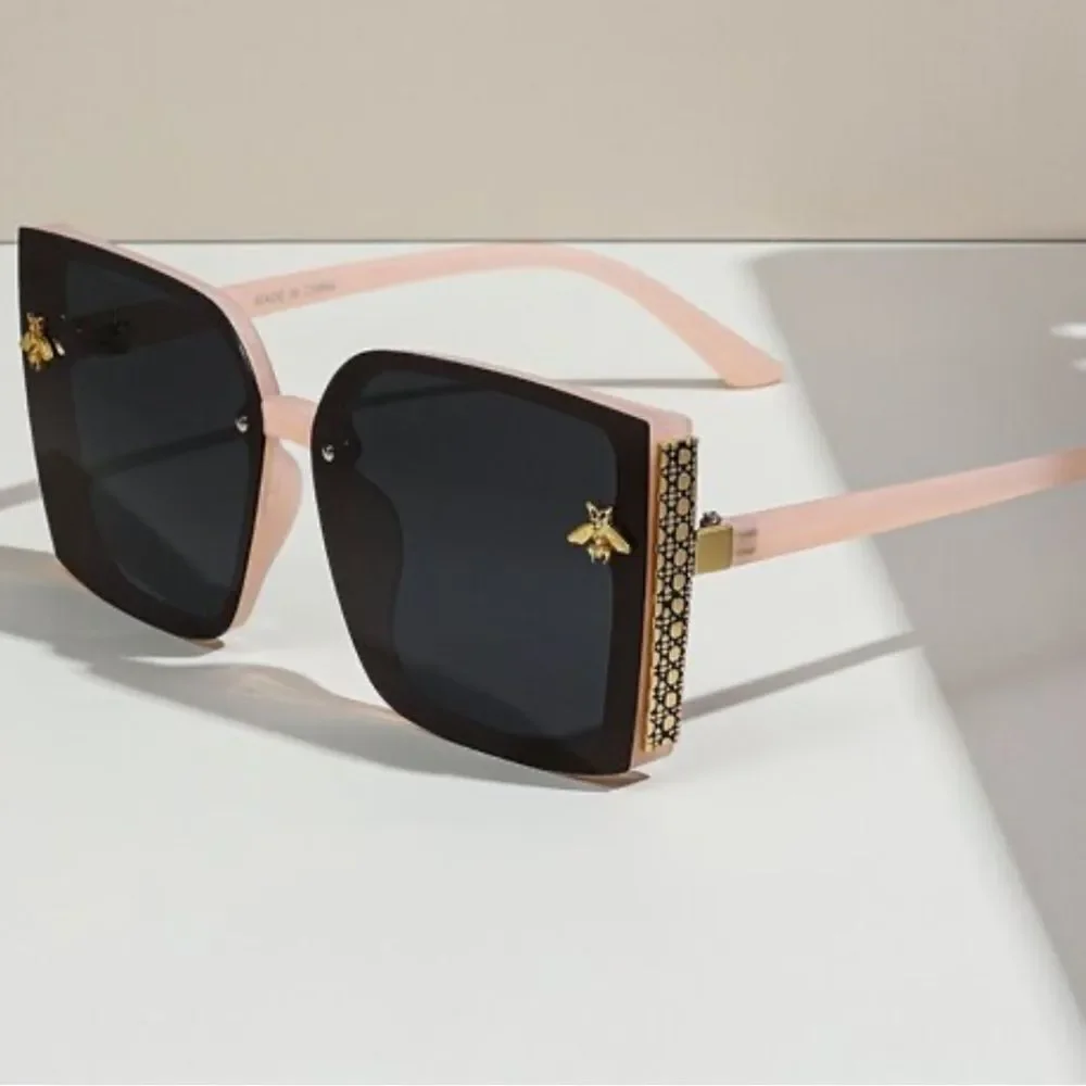 Light Pink or blk Square Fashion Sunglasses with Gold Bee Accent